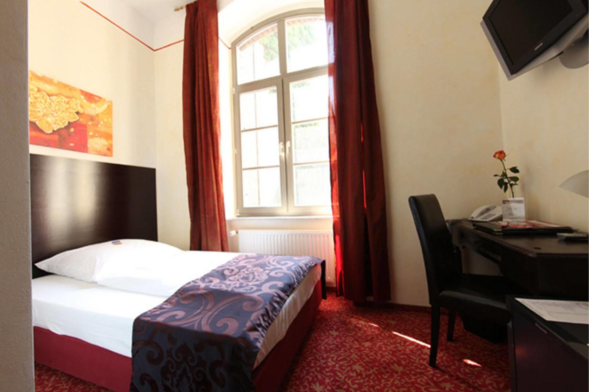 Sarotti-hofe 3*